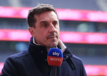 Is Arne Slot Safe? Gary Neville’s Surprise Message Sends LFC Fans Into Debate