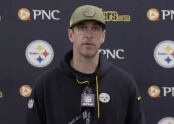 Aaron Rodgers’ SHOCK Confession After Career-Worst Game Sends Steelers Fans Into Panic