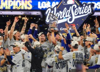 Meghan Markle and Prince Harry Steal the Spotlight with Sweet PDA After Dodgers’ World Series Win
